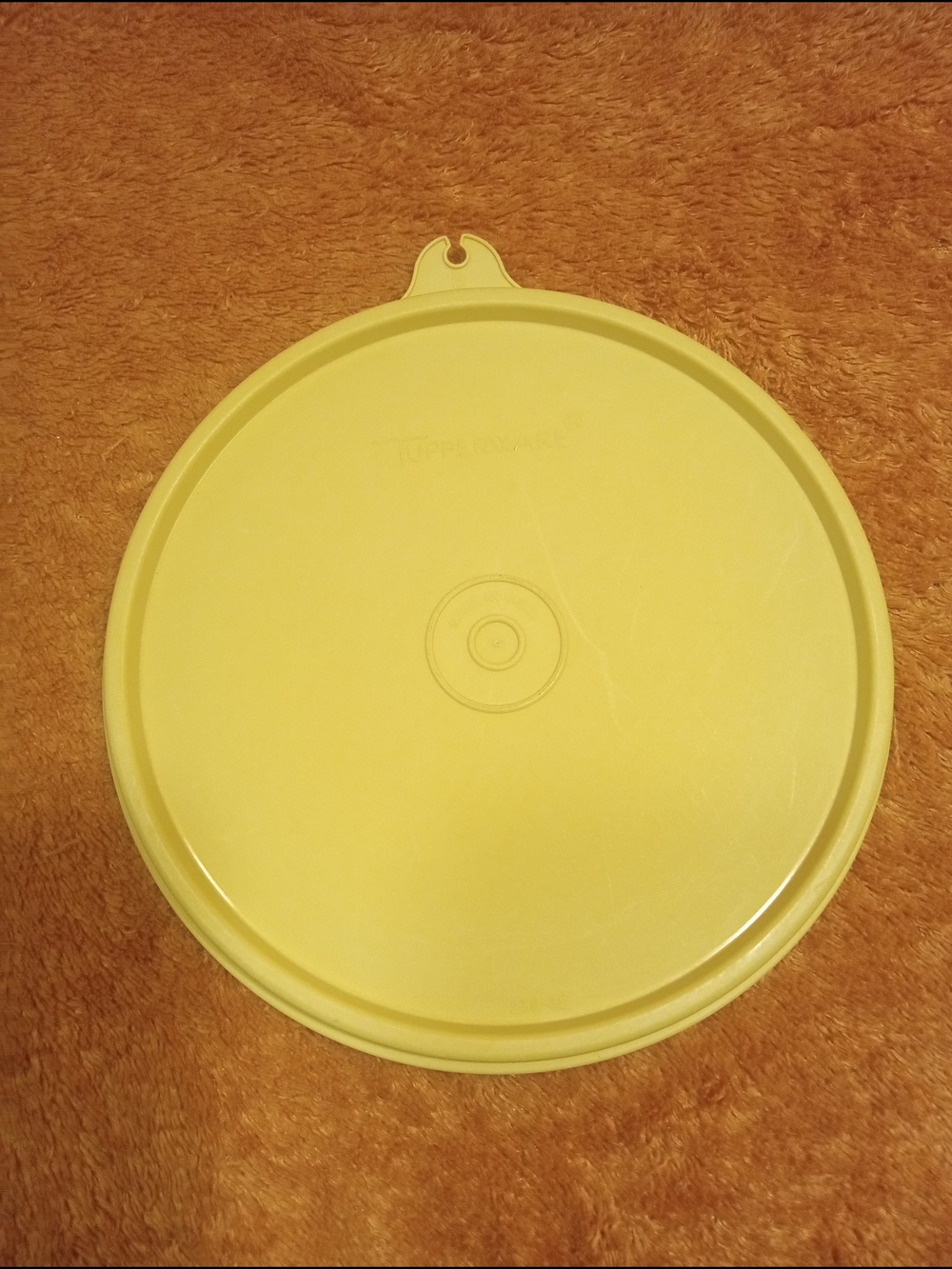 Vintage Tupperware Seal Mold #238-32 (TAN IN COLOR)